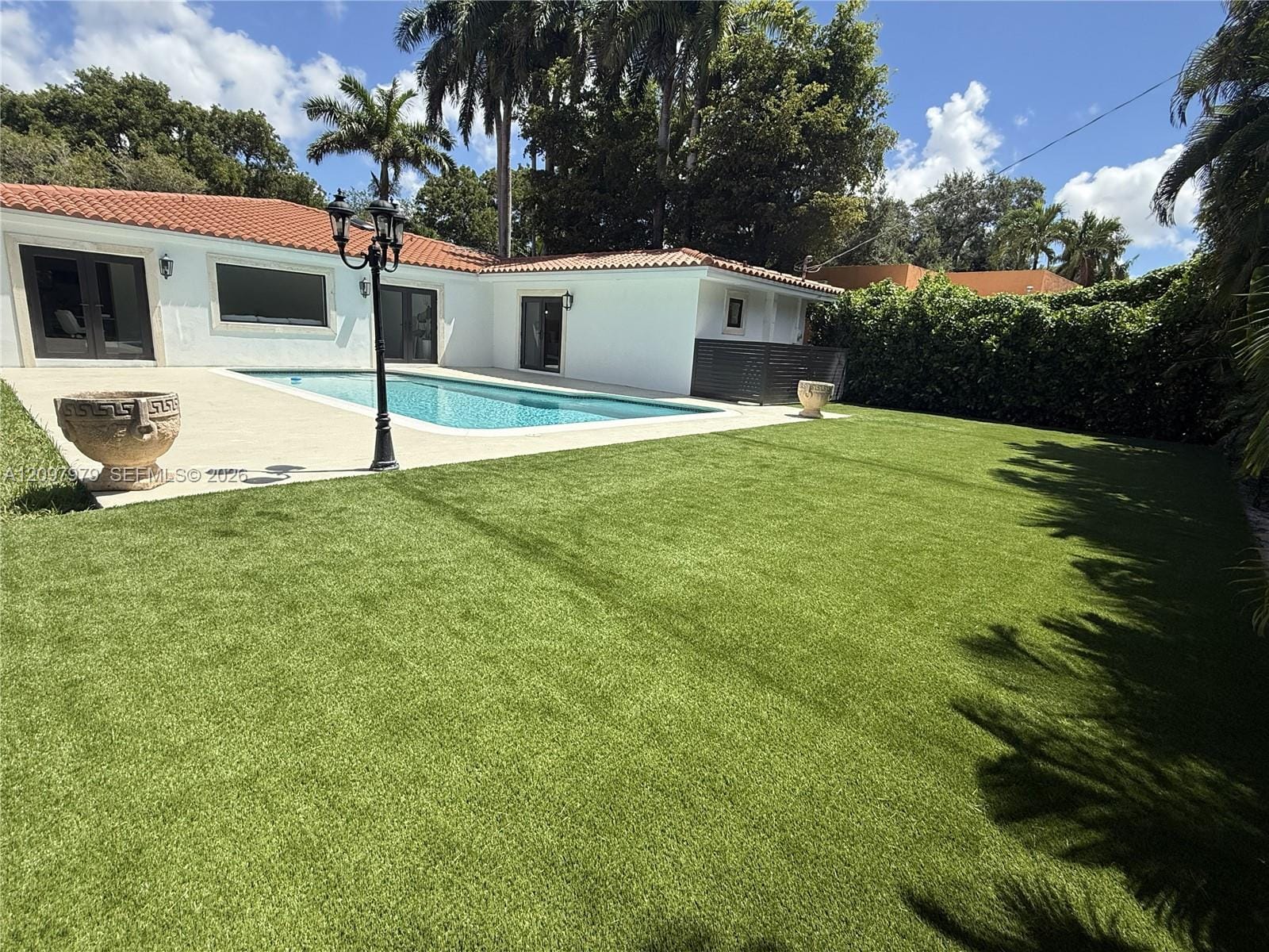 1320 Alhambra Circle — photo 4