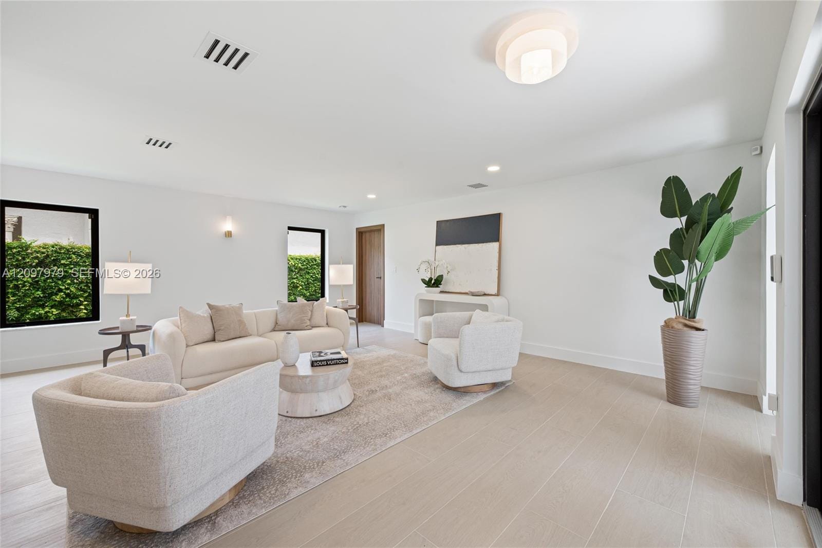 1320 Alhambra Circle — photo 7