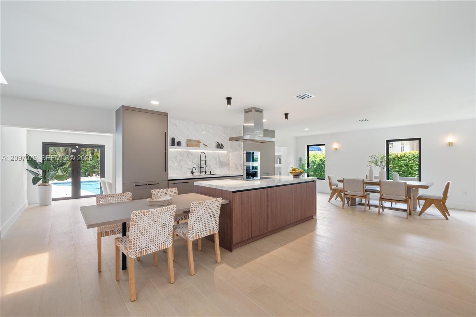 1320 Alhambra Circle — photo 10