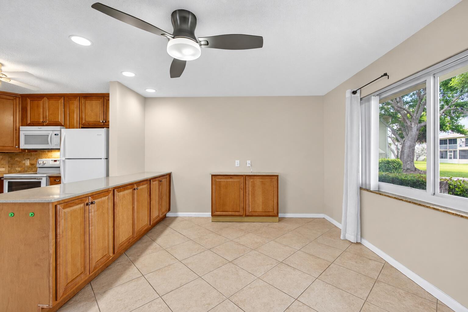 221 COVENTRY J — photo 3