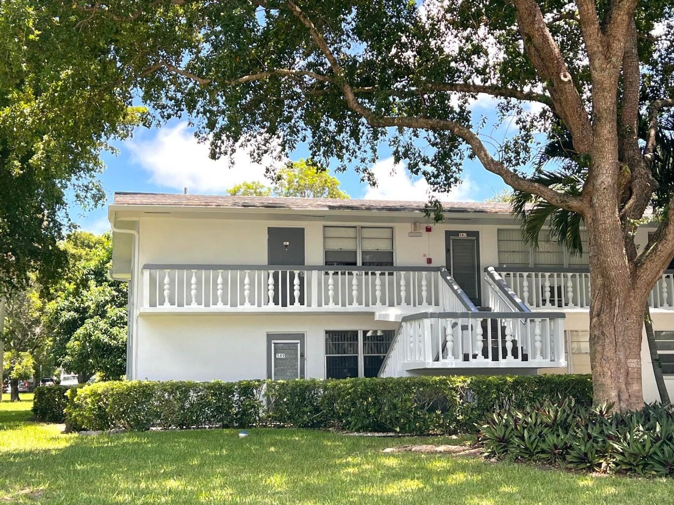 561 DURHAM T, Deerfield Beach, FL 33442 photo 2
