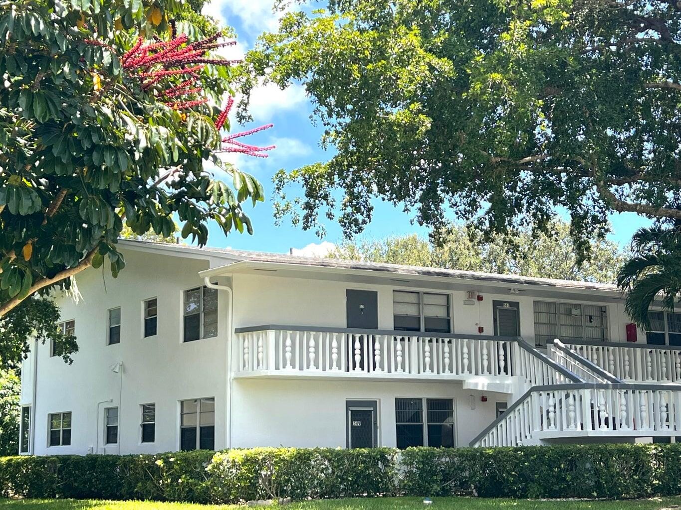 561 DURHAM T, Deerfield Beach, FL 33442 photo 3