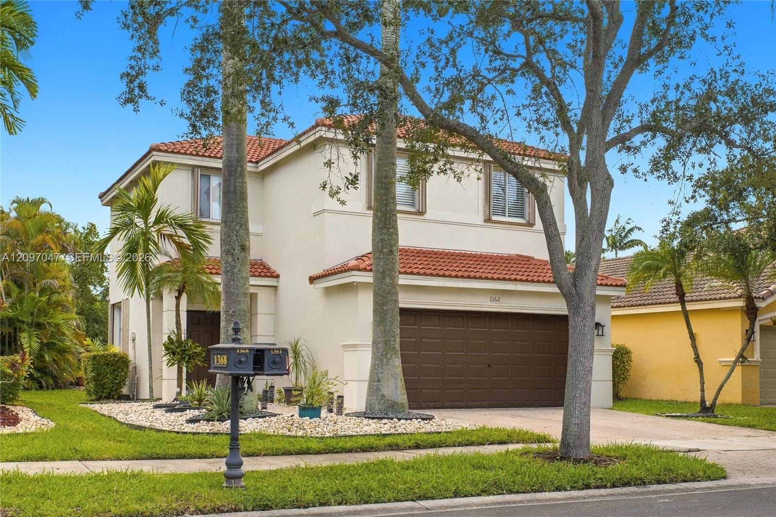 1362 Canary Island Drive — photo 2