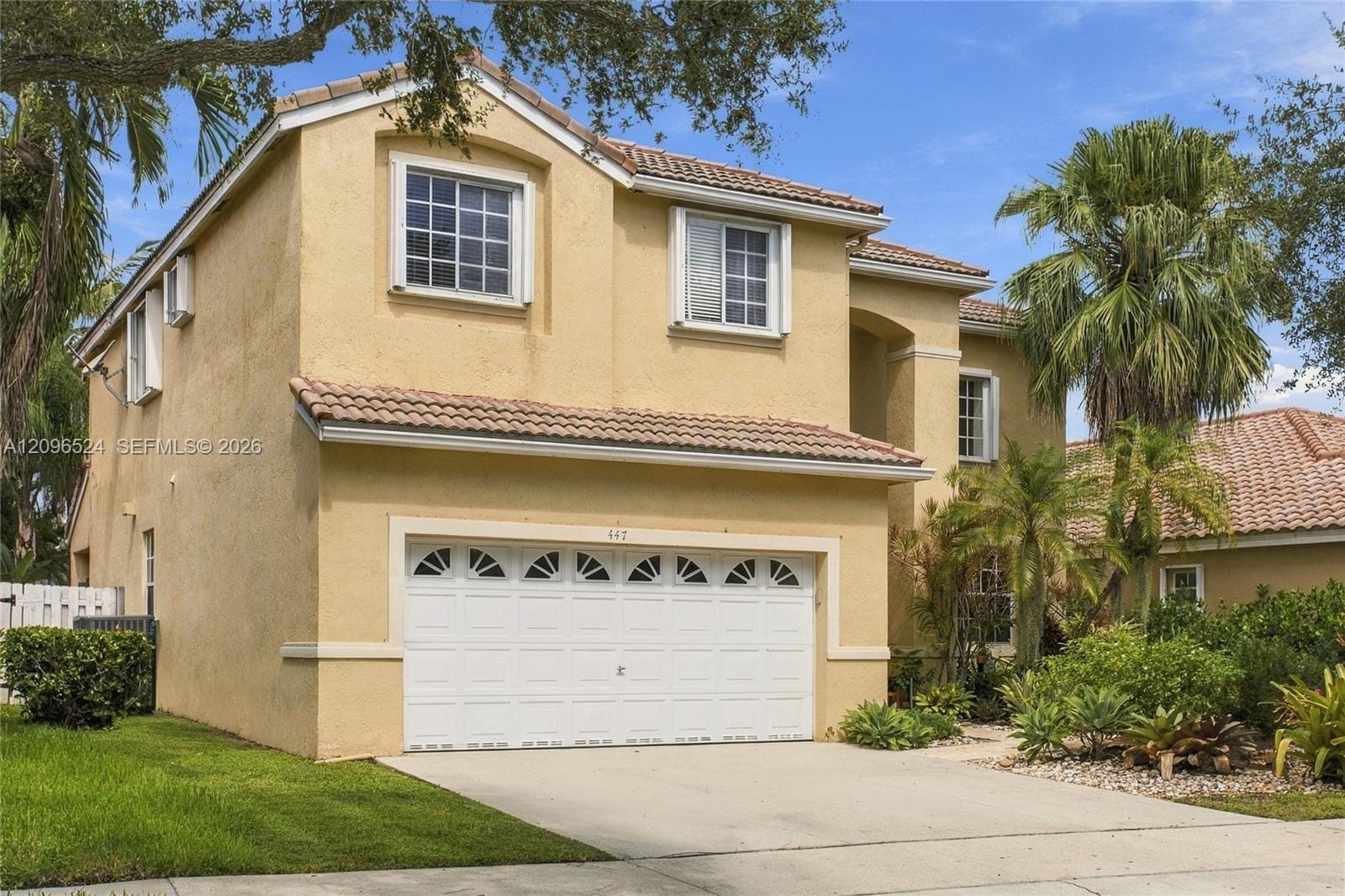 447 Cambridge Drive — photo 2