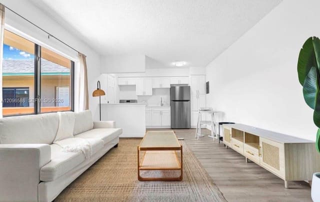 13210 Memorial Highway 208, North Miami, FL 33161