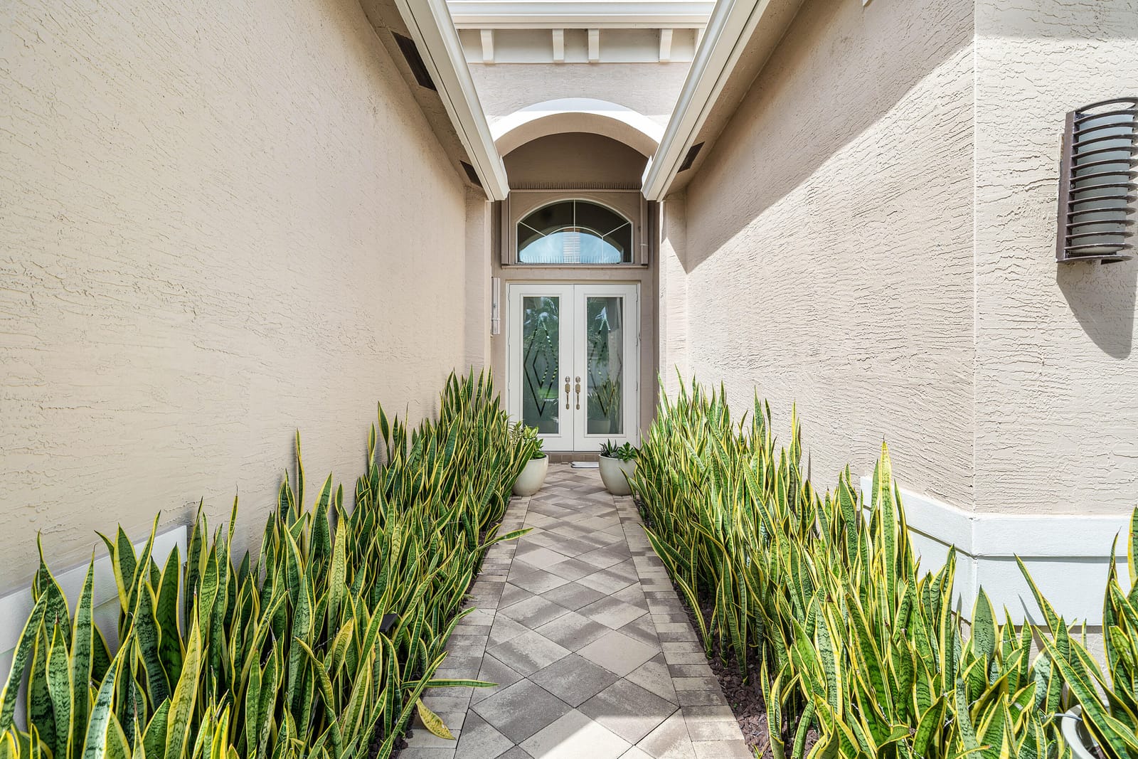 9746 Dovetree Isle Drive — photo 4