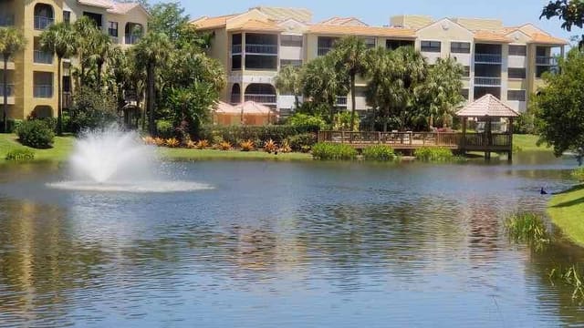 300 UNO LAGO Drive 103, Juno Beach, FL 33408