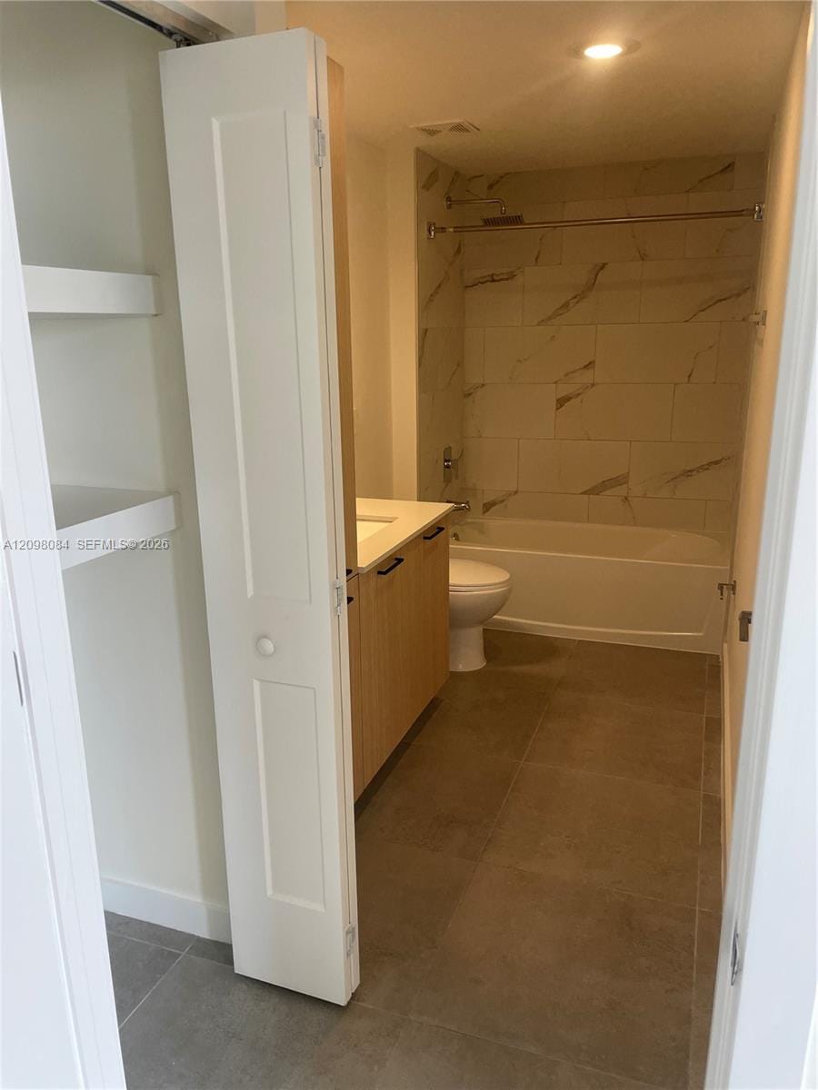 16395 Biscayne Boulevard 2011, North Miami Beach, FL 33160 photo 5