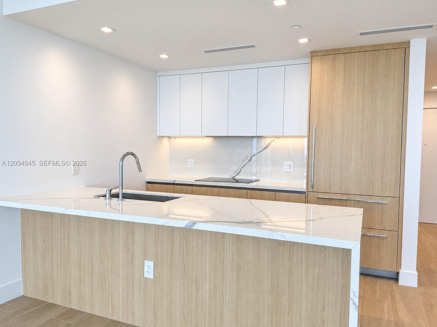 2411 Laguna Circle 802 — photo 5