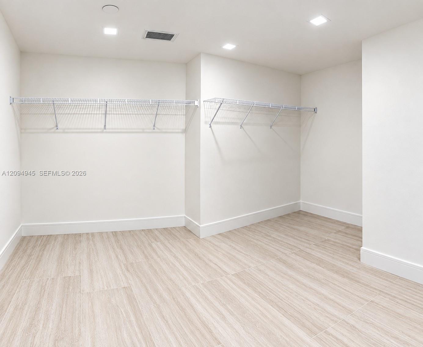2411 Laguna Circle 802 — photo 8