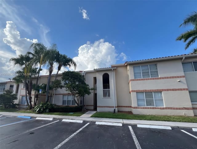 3470 N Pinewalk Drive N 216, Margate, FL 33063