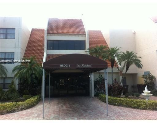 100 Lakeview Drive 106, Weston, FL 33326