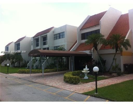 100 Lakeview Drive 106, Weston, FL 33326 photo 2