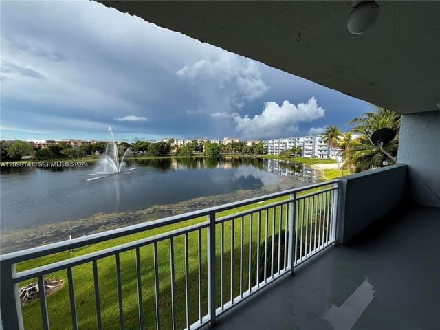 9357 Fontainebleau Boulevard D304, Miami, FL 33172