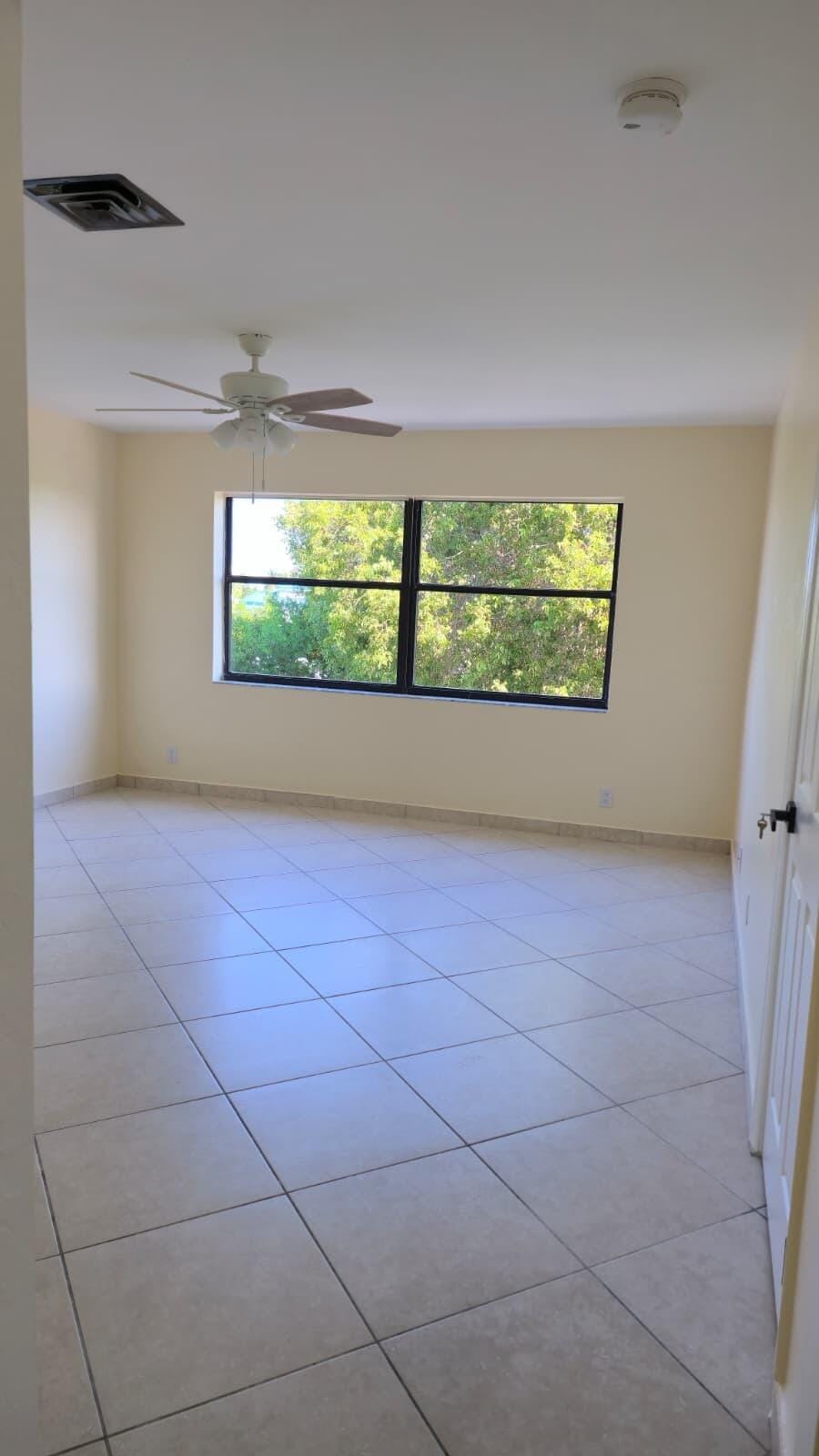 105 S RIVERSIDE Drive 304 — photo 12