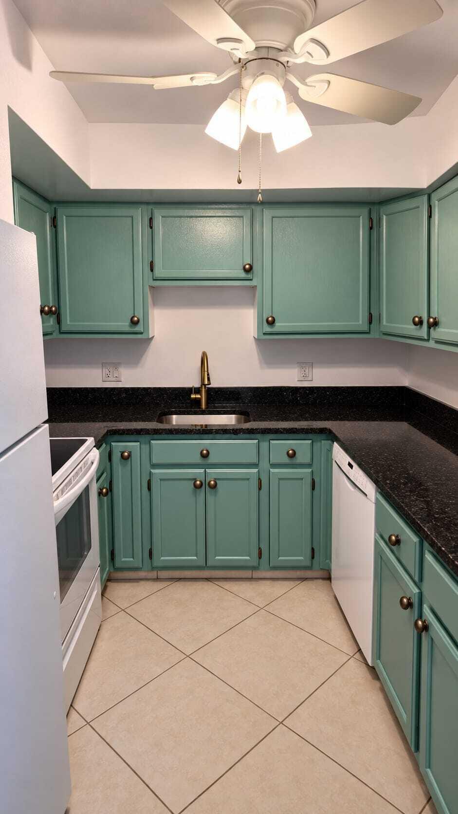 105 S RIVERSIDE Drive 304 — photo 9