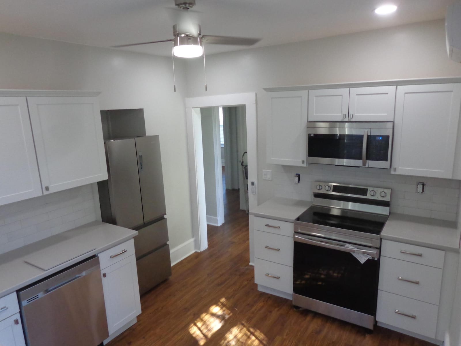 209 S Lakeside Drive — photo 3
