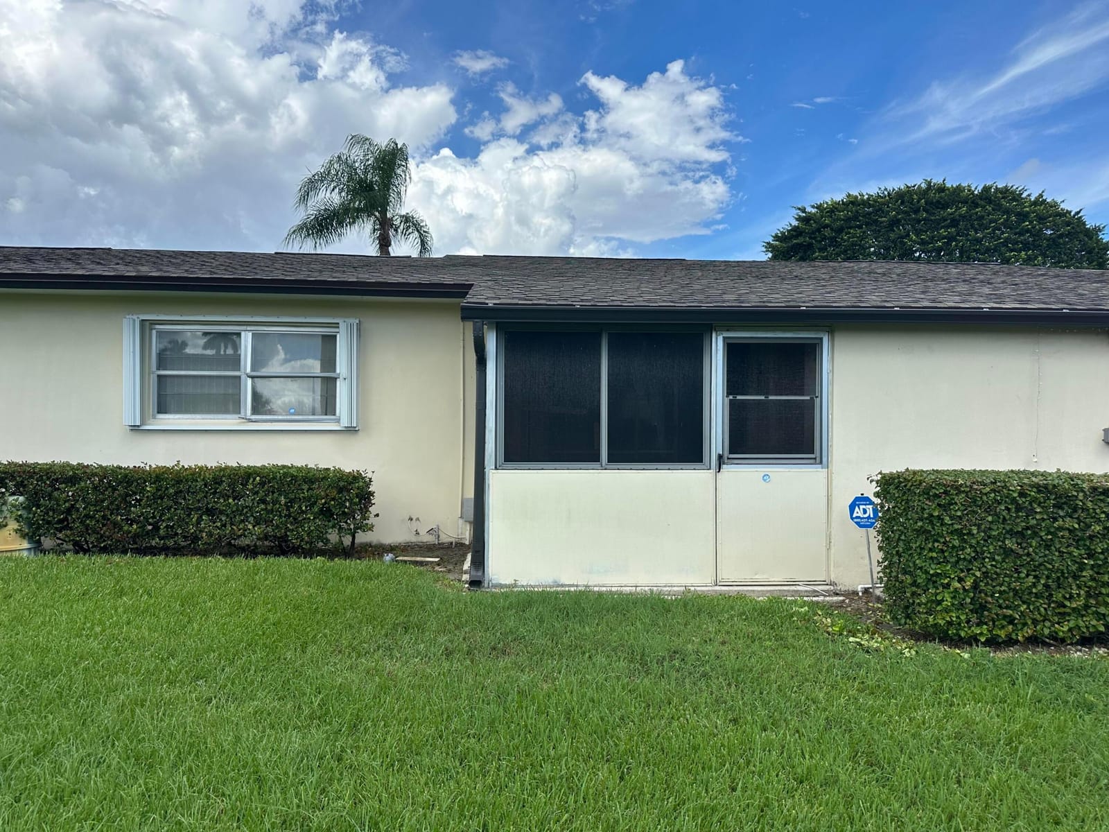 2751 Ashley Drive E D — photo 2