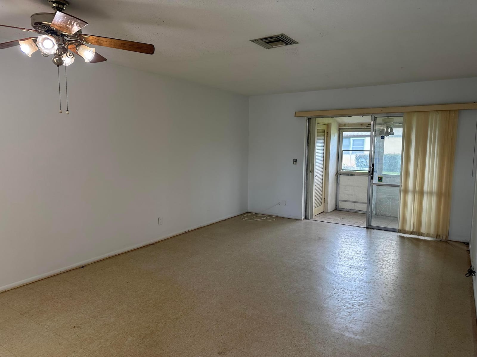 2751 Ashley Drive E D — photo 3