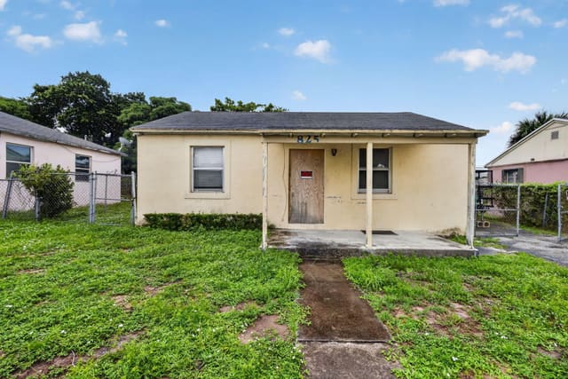 825 W 5th Street, Riviera Beach, FL 33404