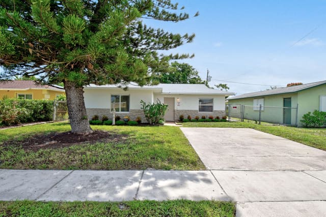 1025 W 7TH Street, Riviera Beach, FL 33404
