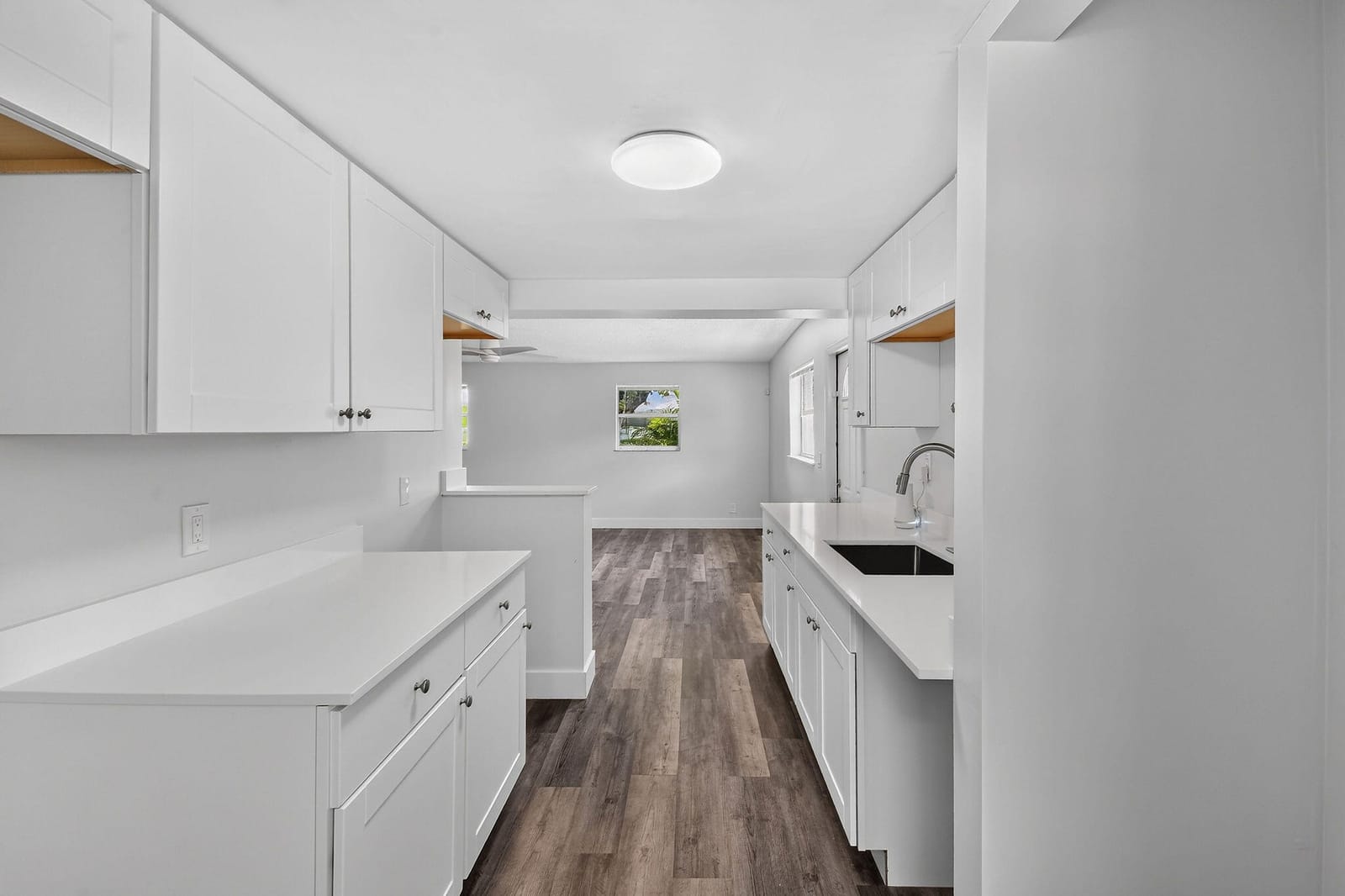 1025 W 7TH Street — photo 11