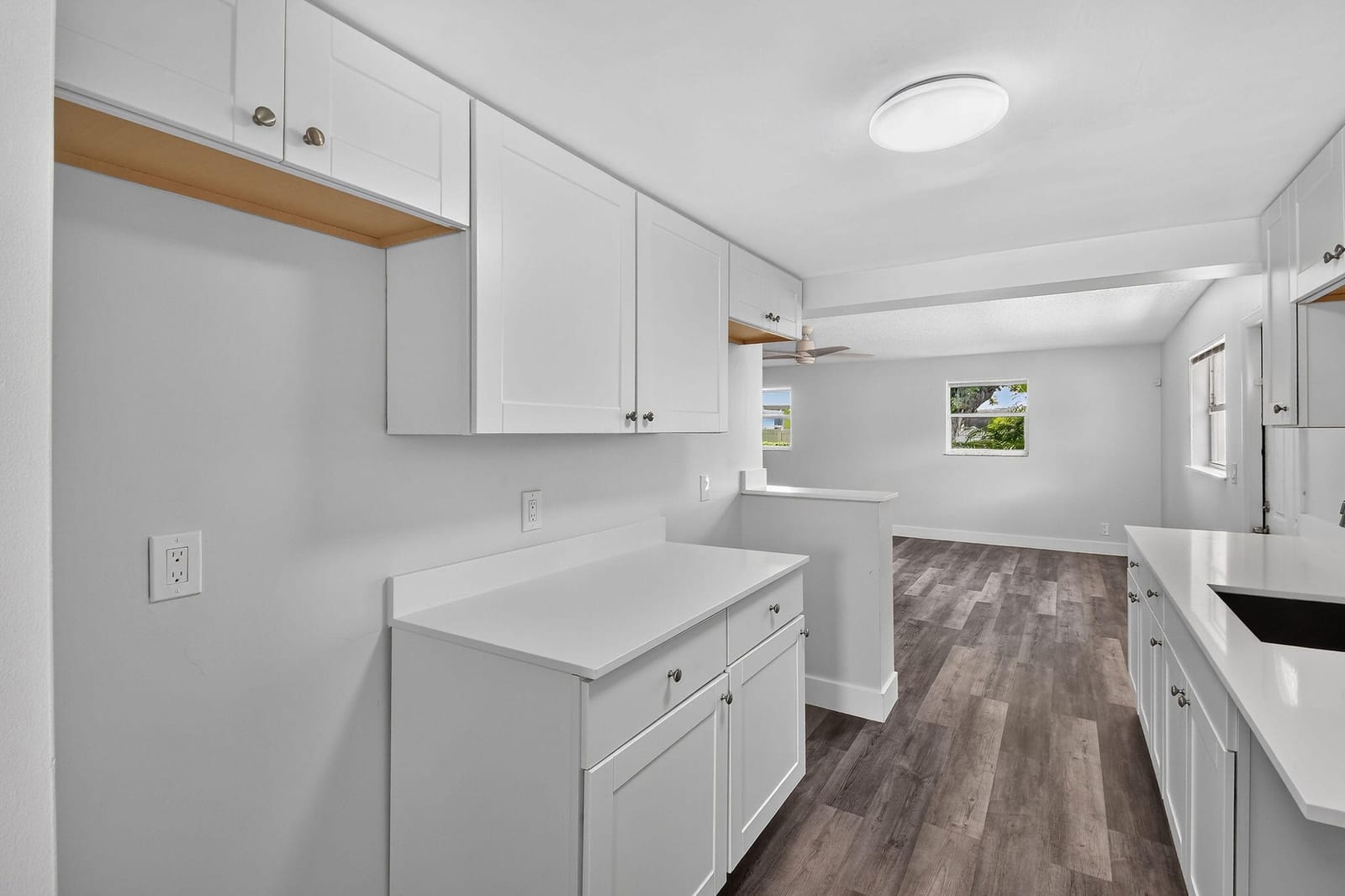 1025 W 7TH Street — photo 12