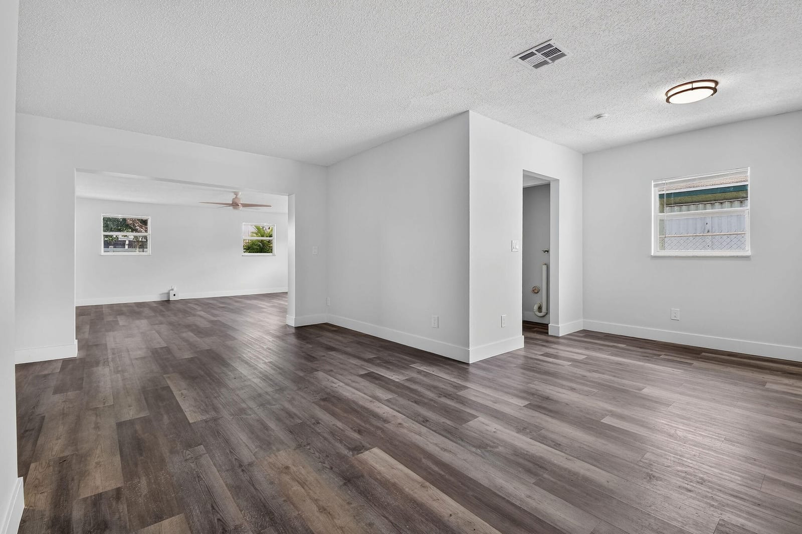 1025 W 7TH Street — photo 3