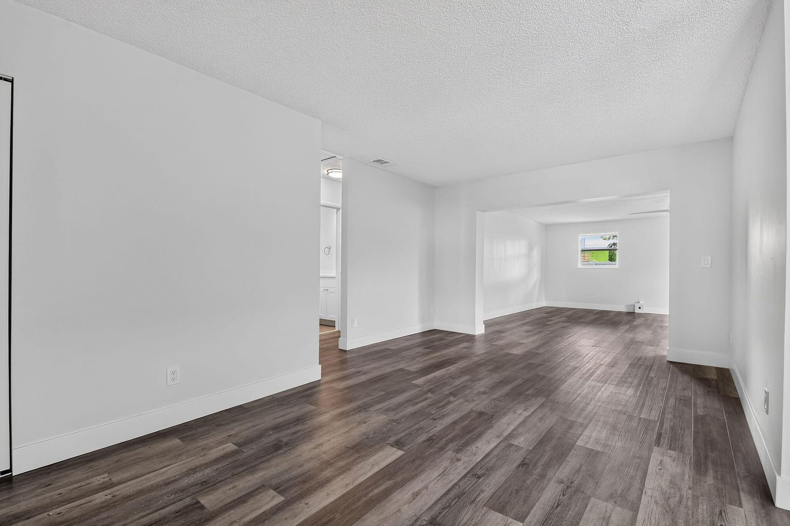 1025 W 7TH Street — photo 4