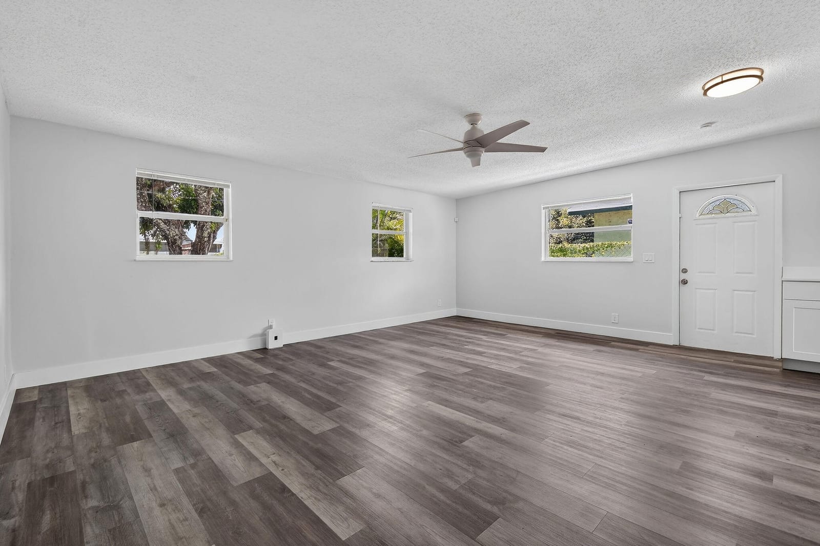 1025 W 7TH Street — photo 5