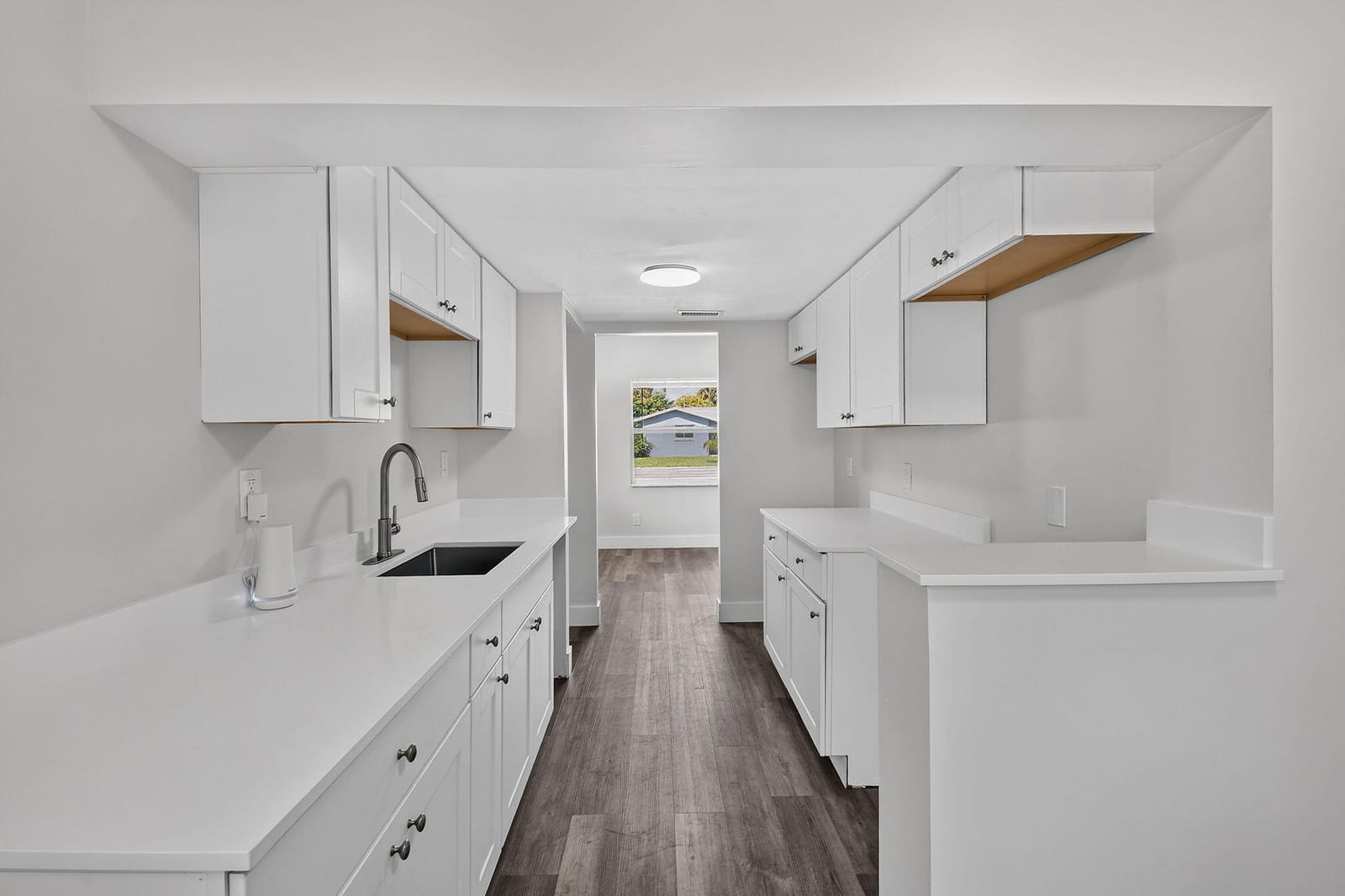 1025 W 7TH Street — photo 8