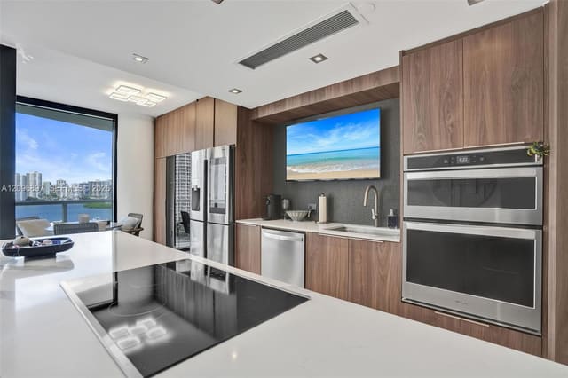 4000 Island Boulevard 1205, Aventura, FL 33160