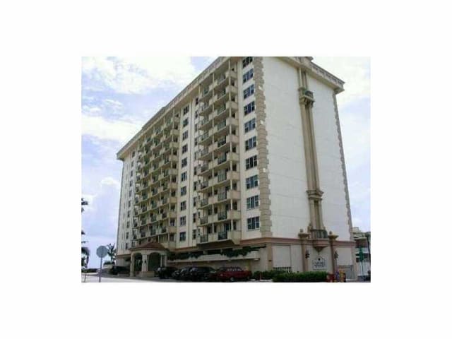 9195 COLLINS Avenue 709, Surfside, FL 33154