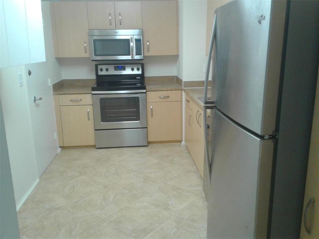 9195 COLLINS Avenue 709 — photo 4