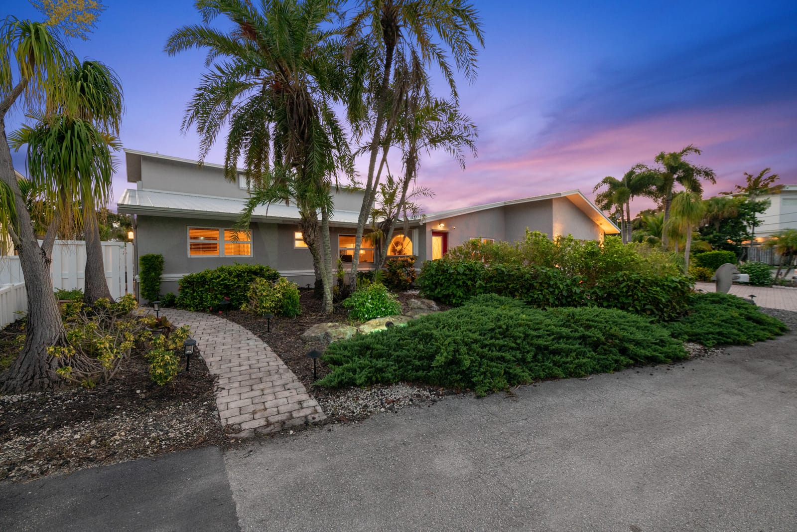 2108 NE 24TH Street, Wilton Manors, FL 33305 photo 2