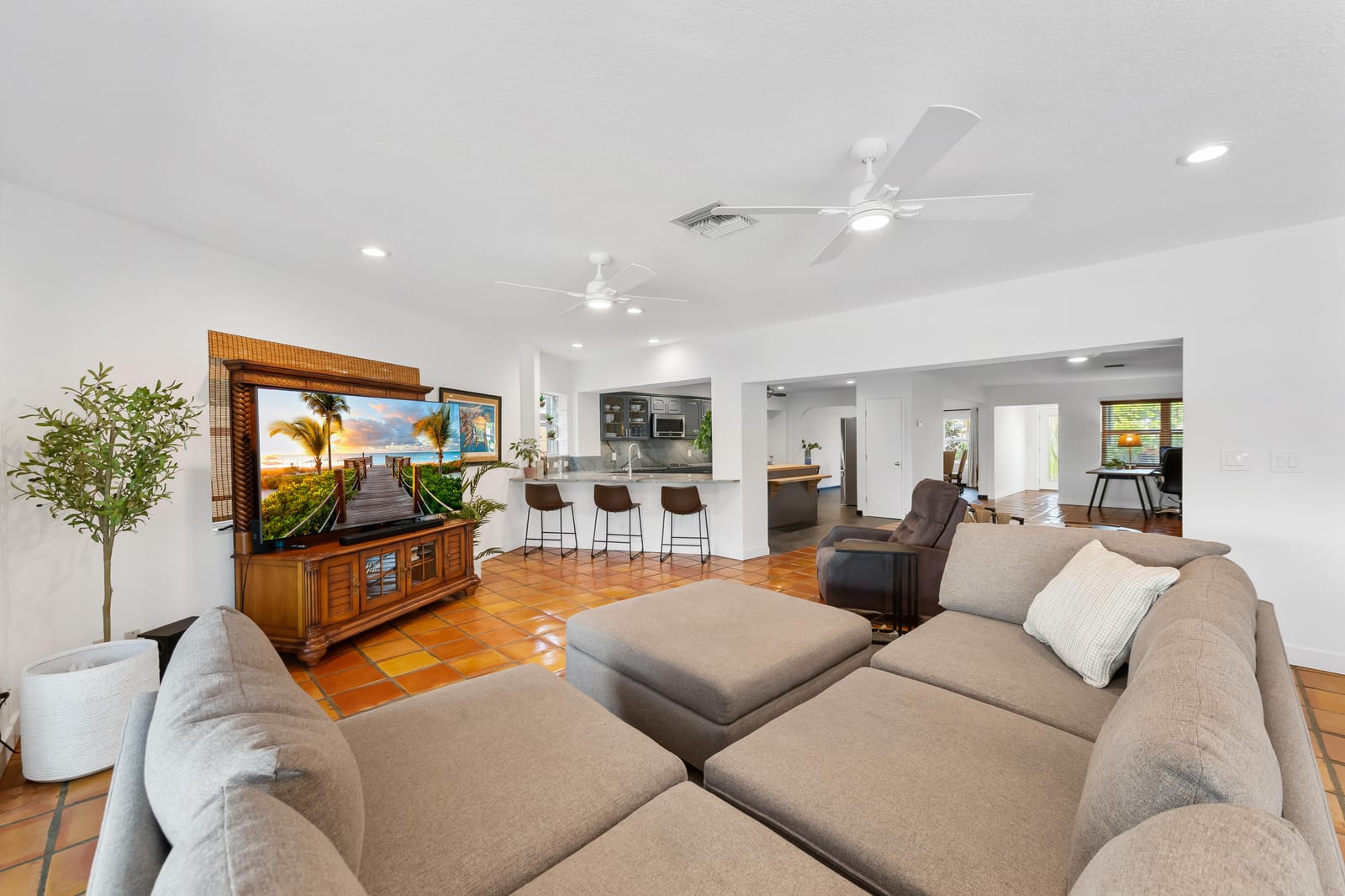 2108 NE 24TH Street, Wilton Manors, FL 33305 photo 14