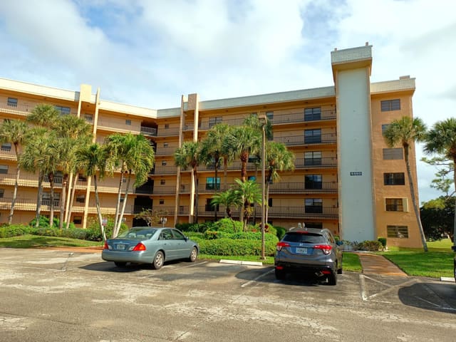 4640 Lucerne Lakes Boulevard W 307, Lake Worth, FL 33467