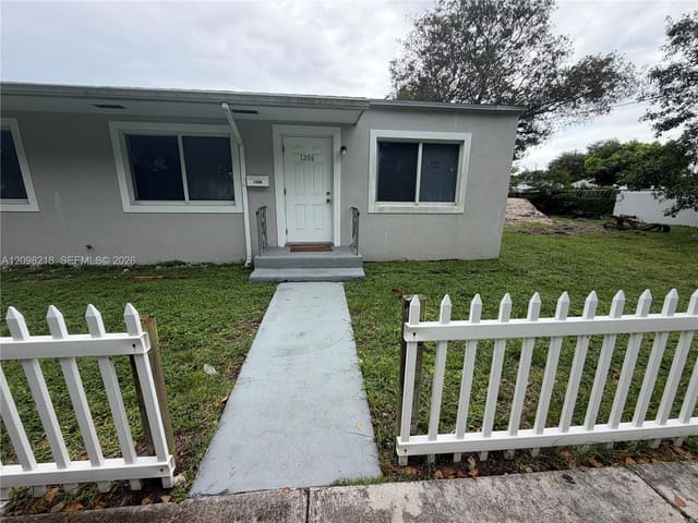 1204 N 24th Avenue 1206, Hollywood, FL 33020
