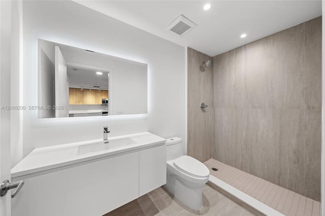 215 SE 4th Street 204, Hallandale Beach, FL 33009