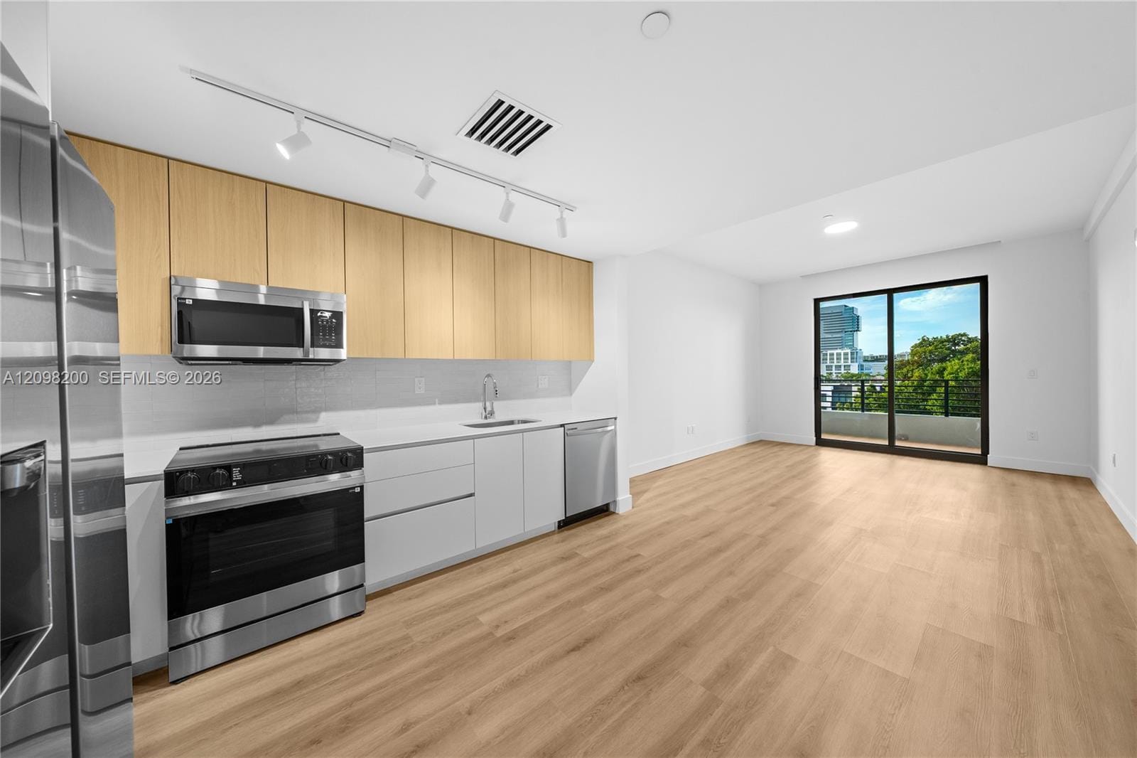 215 SE 4th Street 204, Hallandale Beach, FL 33009 photo 9