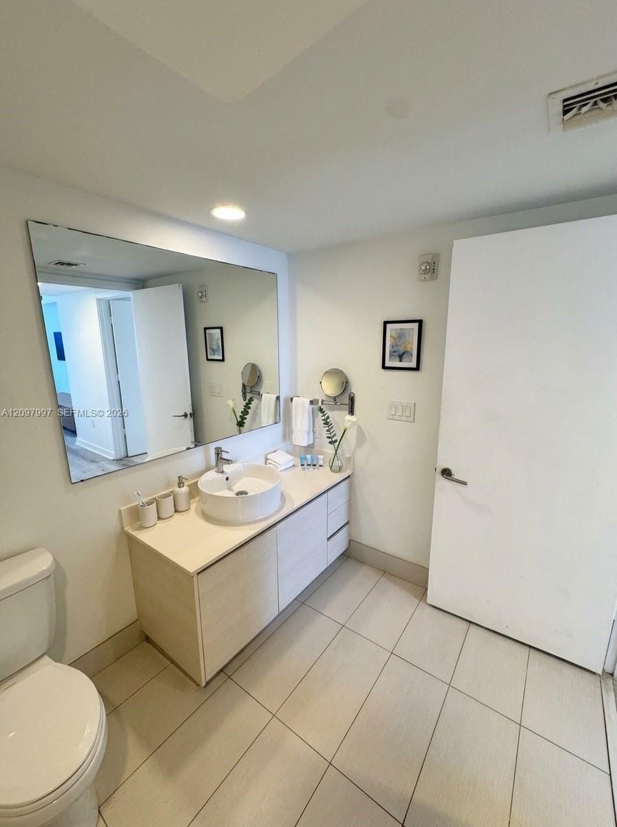 2602 E Hallandale Beach Boulevard R2004 — photo 8