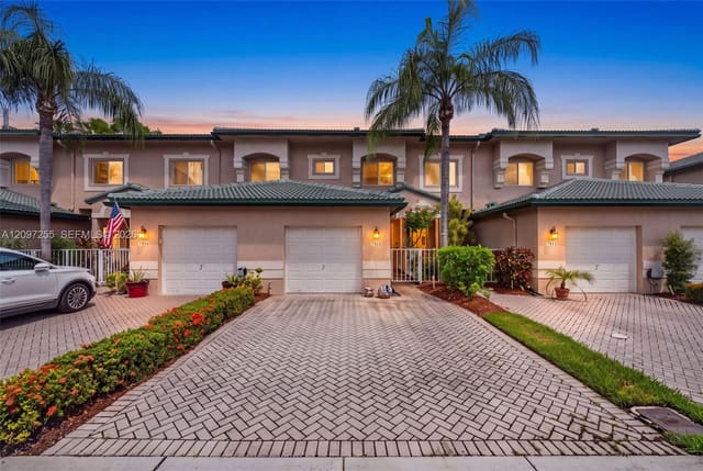 7932 E Exeter Boulevard E 202, Tamarac, FL 33321