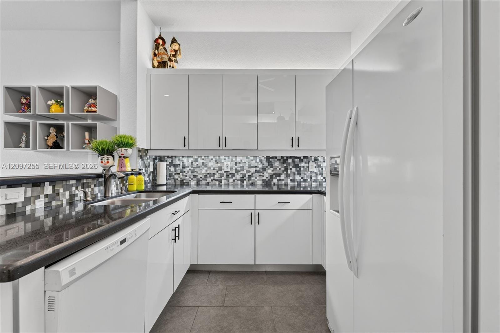 7932 E Exeter Boulevard E 202, Tamarac, FL 33321 photo 12