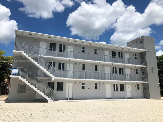 1737 NW 3rd Avenue 10, Miami, FL 33136