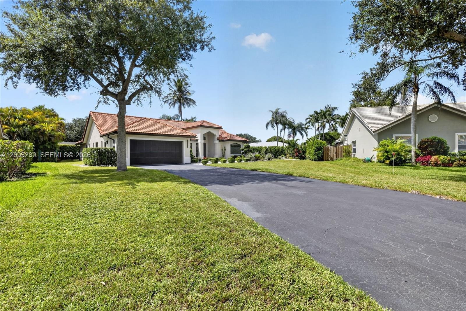 981 SW 126th Way — photo 3