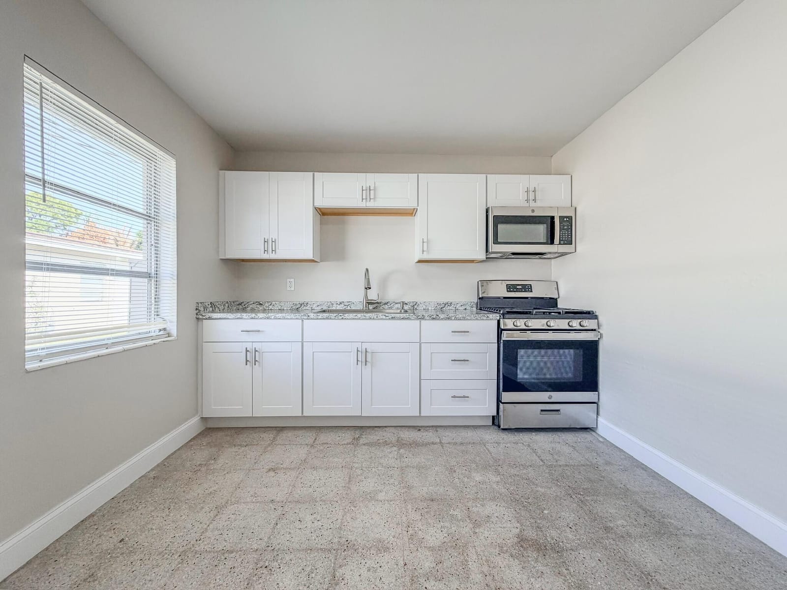 703 N 25th Street, Fort Pierce, FL 34947 photo 5