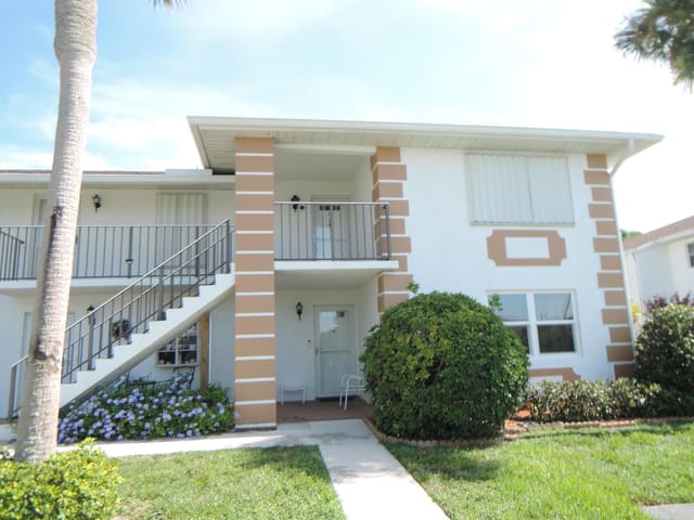 1209 S Lakes End Drive D2, Fort Pierce, FL 34982