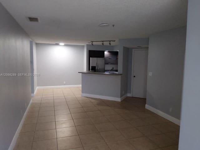 3400 N Pinewalk Drive N 923, Margate, FL 33063
