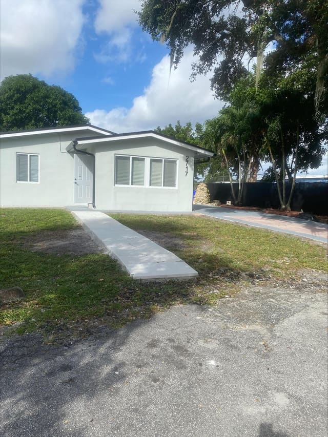 2717 SW 9TH Street A, Fort Lauderdale, FL 33312