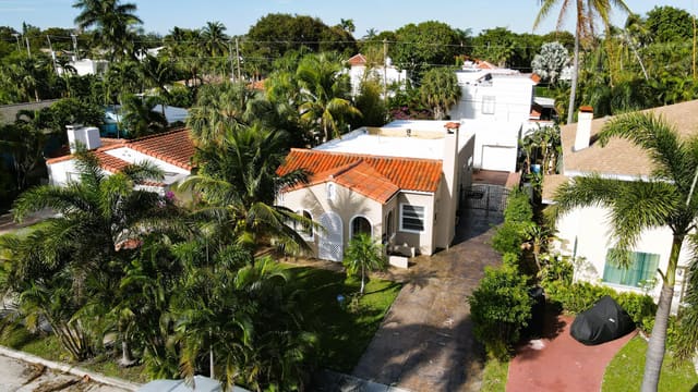 519 Cottage 31ST Street, West Palm Beach, FL 33407